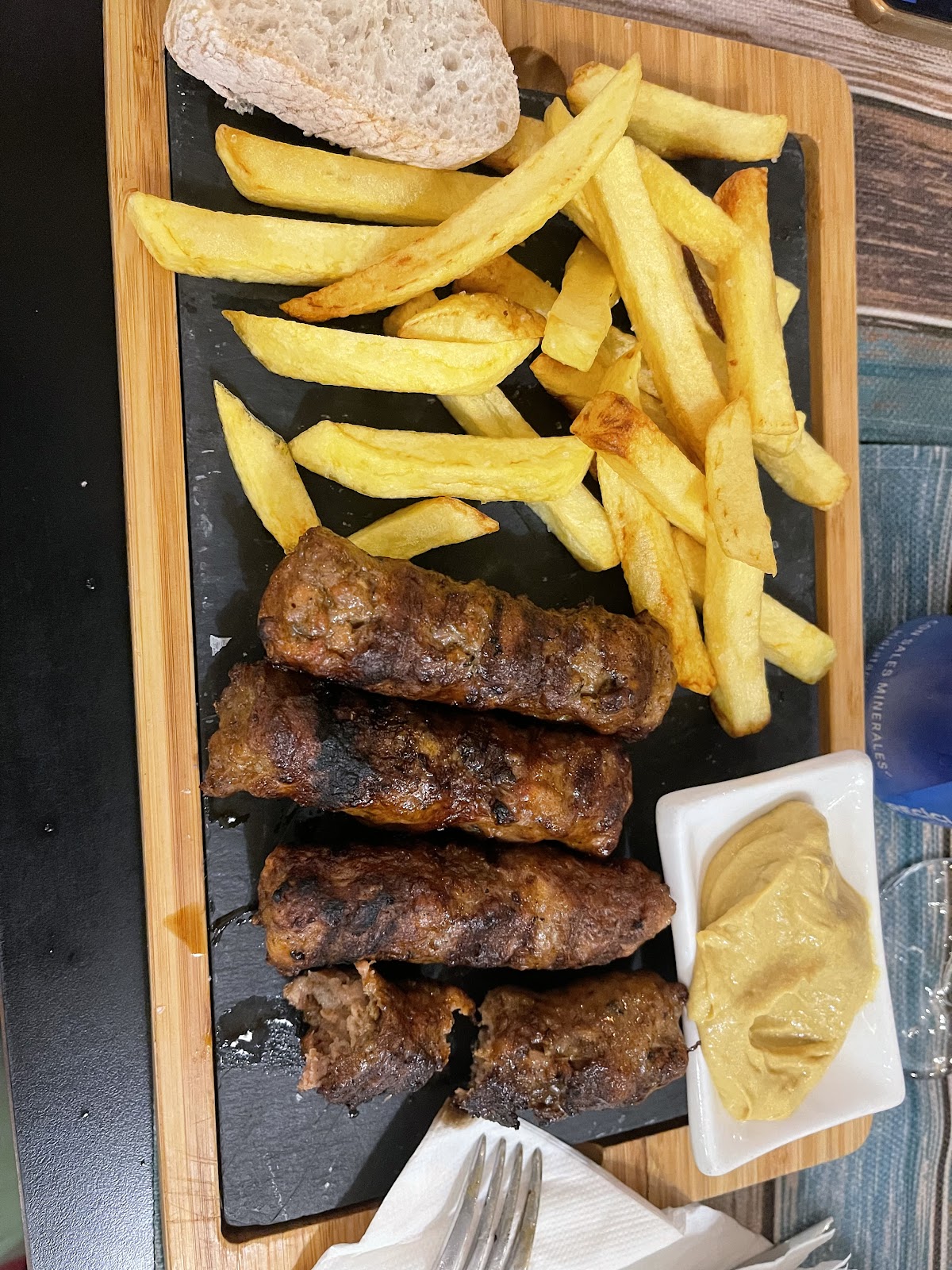 Mici con mostaza y patatas